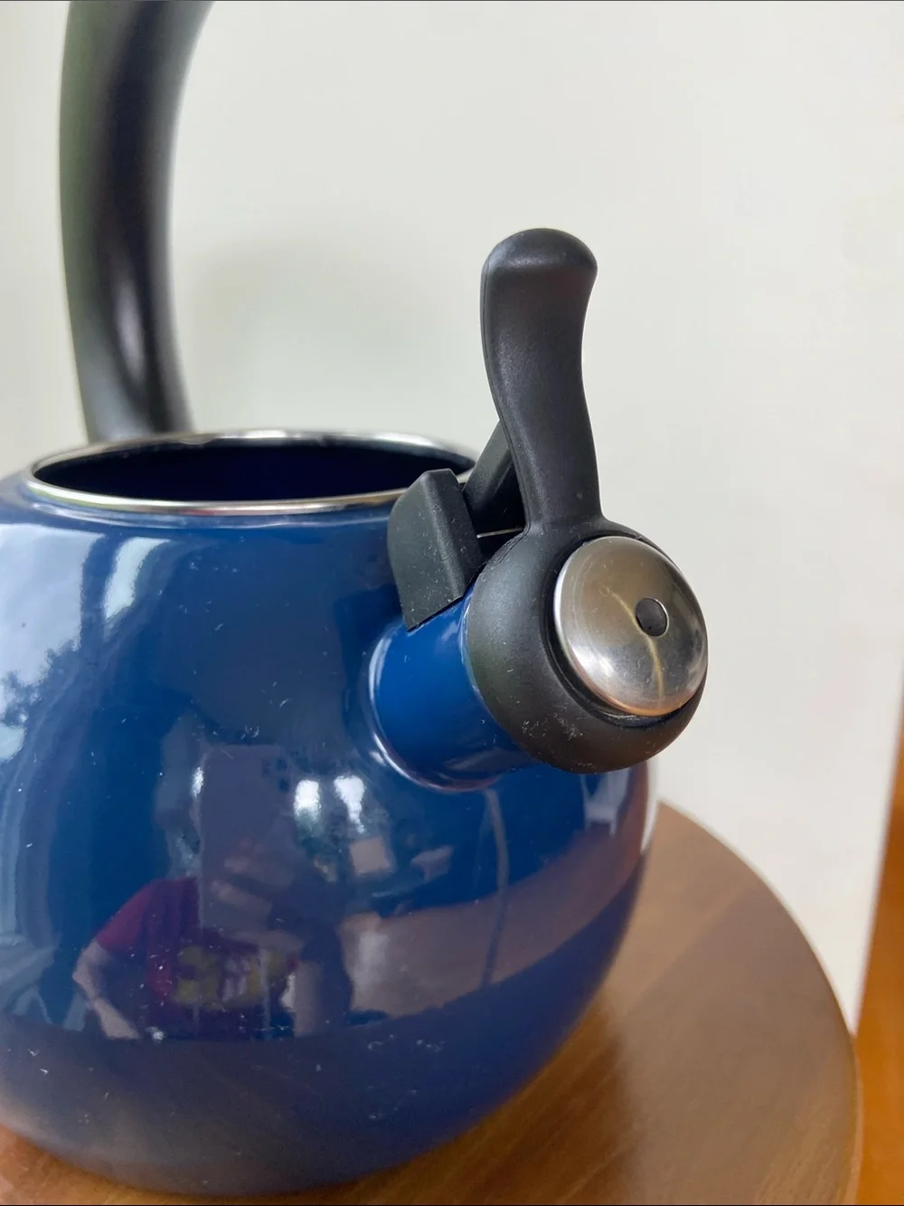 Circulon 2 Quart whistling navy teakettle